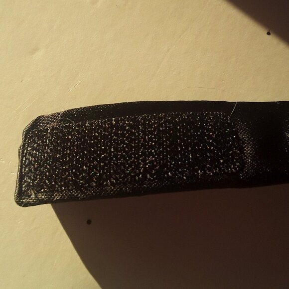 Boys Black Bow Tie w/ adjustable velcro strap, 14" to 16" diameter - Picture 4 of 5